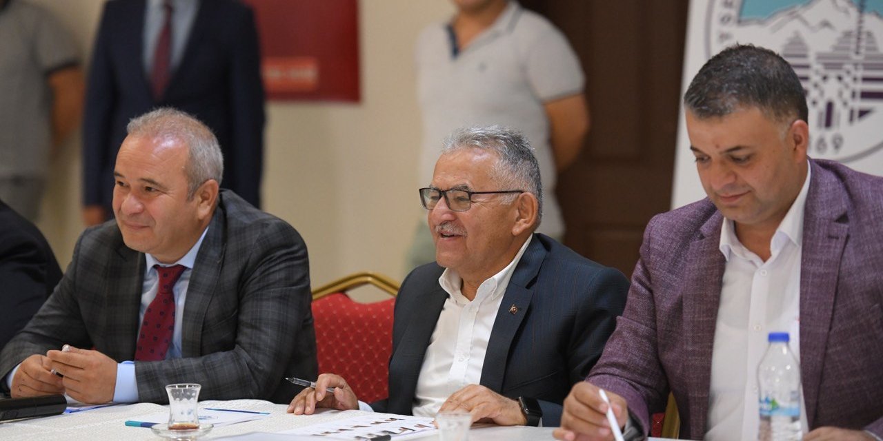 Başkan Büyükkılıç, 1 Günde 2 İlçede Muhtarlarla Buluştu