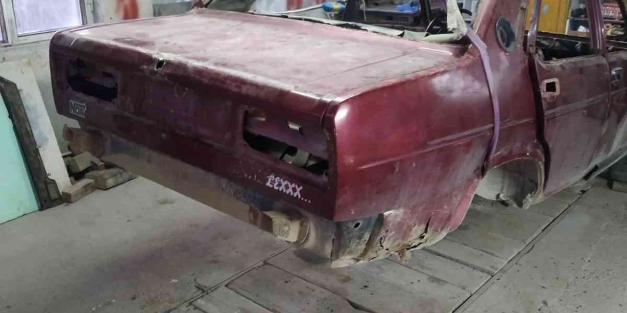 Çalıntı Otomobili Parçalayan 3 Kişi Yakalandı