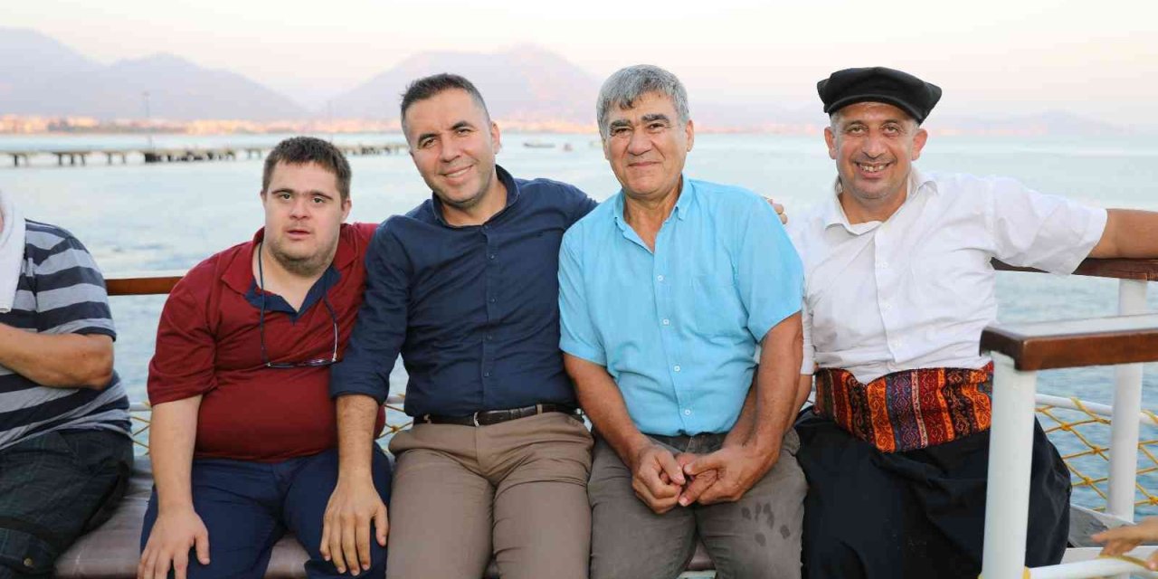 Engelli Bireyler Mavi Turda Doyasıya Eğlendi