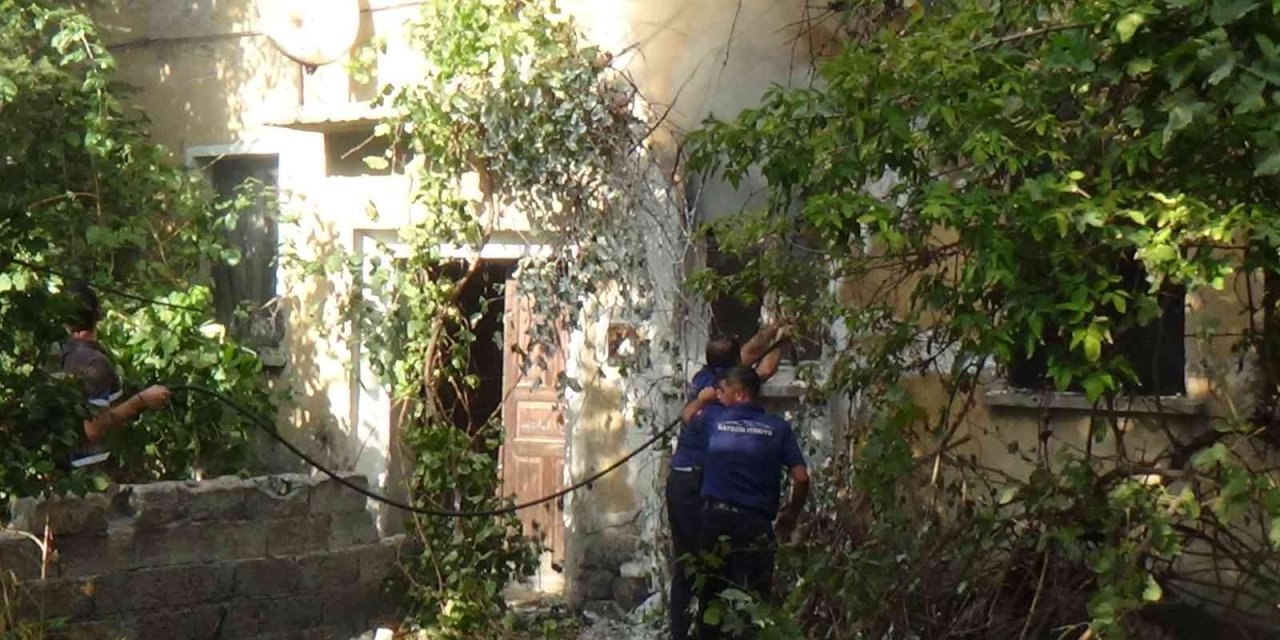 Yangını Çay İçerek İzledi