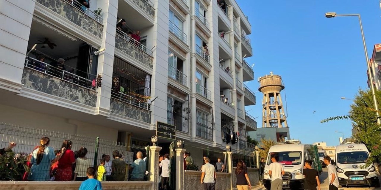 Üvey Kızını Tabancayla Öldürüp İntihar Etti