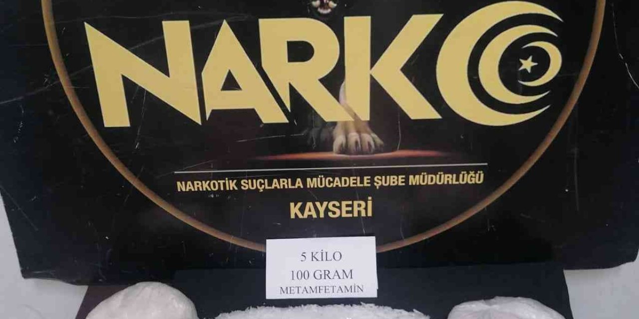 Çekici Üzerindeki Otomobilde 5 Kilo Uyuşturucu Ele Geçirildi