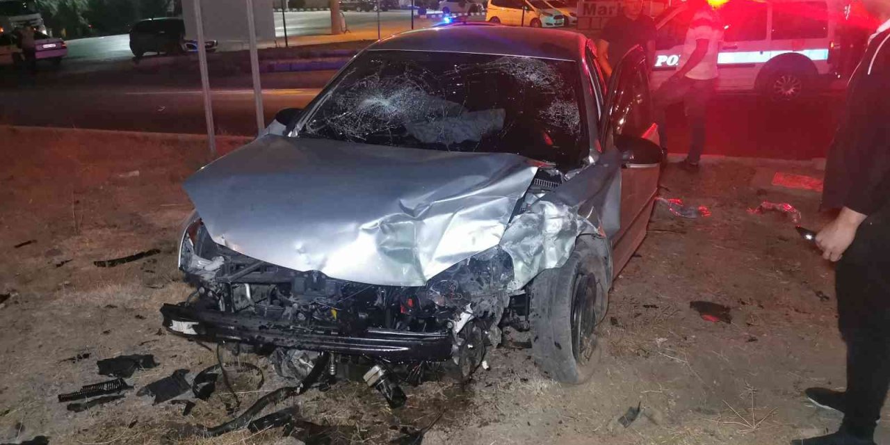 Aksaray’da İki Otomobil Çarpıştı: 3 Yaralı