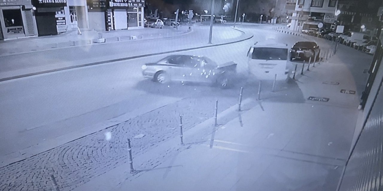 Virajda Savrulan Otomobilin Kazası Kamerada