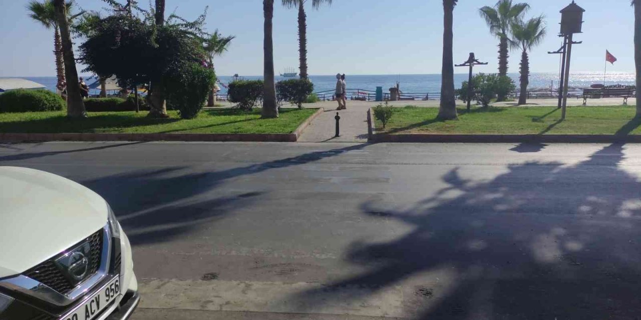 Motosikletin Çarptığı Hamile Anne Ve Karnındaki İkiz Bebekler Hayatını Kaybetti