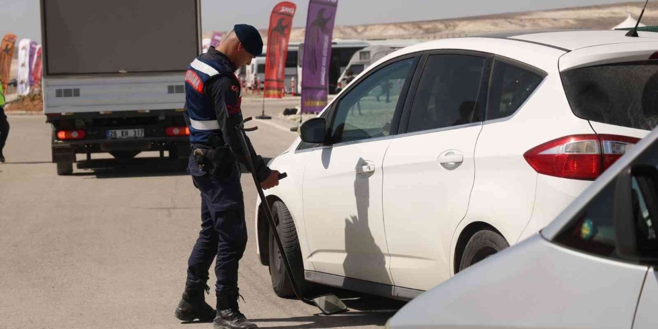 Sivrihisar Hava Gösterileri’nde Jandarma Adeta Kuş Uçurtmadı