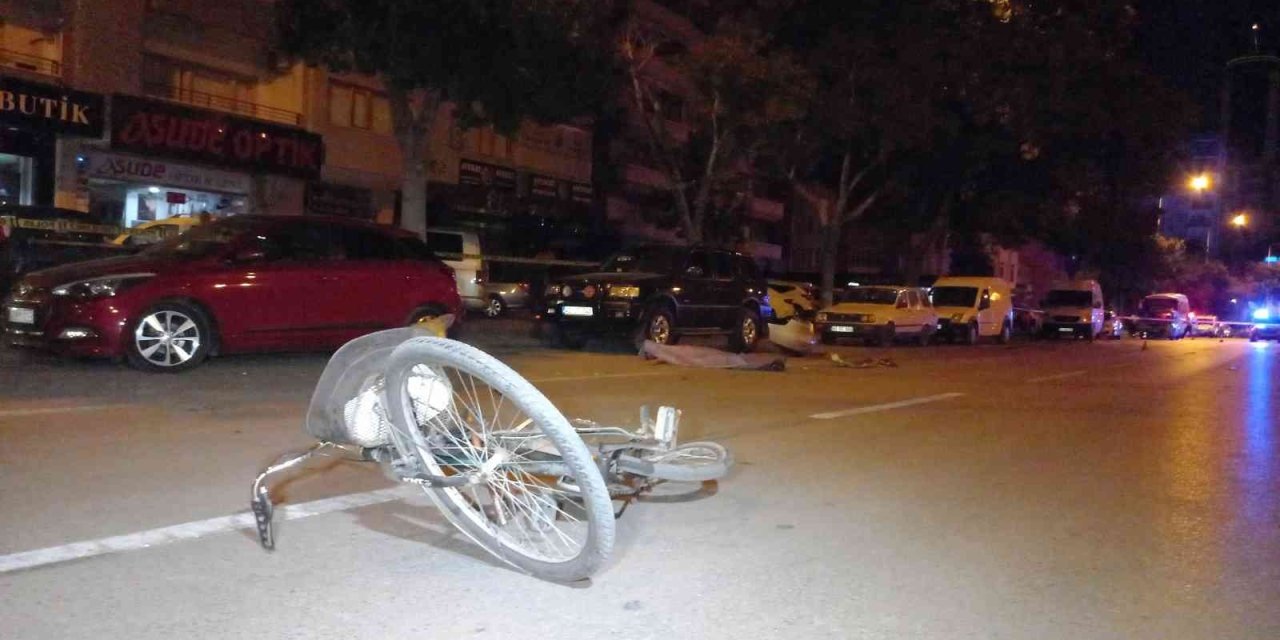 Alkollü Sürücü Bisikletlinin Ölümüne Neden Oldu, 7 Araca Çarptı, Kazayı Fark Etmedi