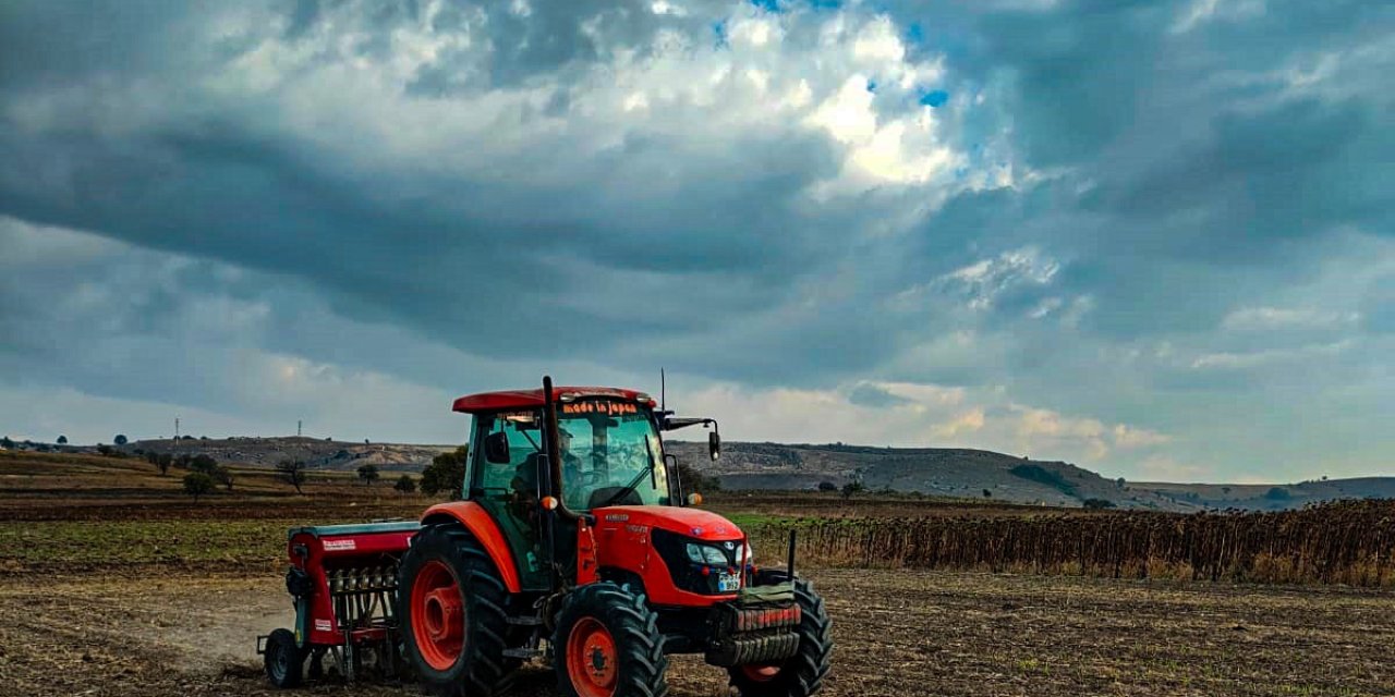 İnönü’de Yüzde 75 Hibeli Kanola Tohumları Toprakla Buluştu