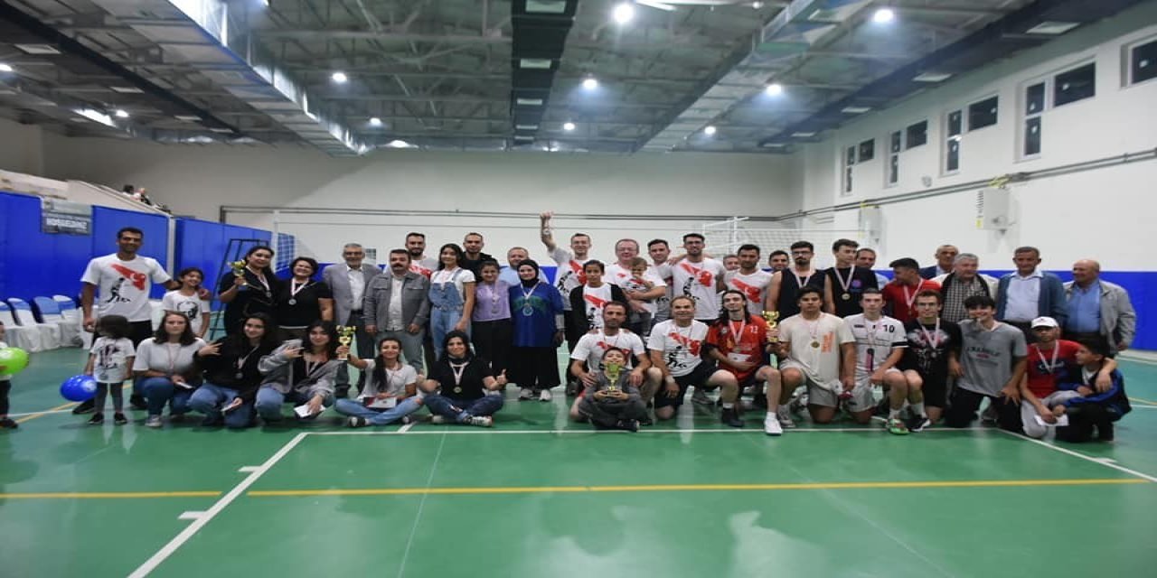 Geleneksel Voleybol Turnuvası Sona Erdi
