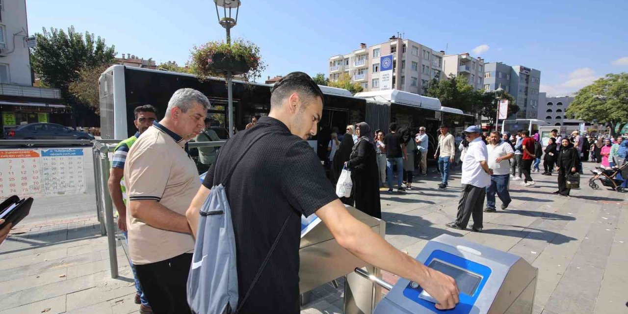 Konya’da Yeni Üniversite Öğrencileri Toplu Ulaşımdan 10 Gün Ücretsiz Yararlanıyor