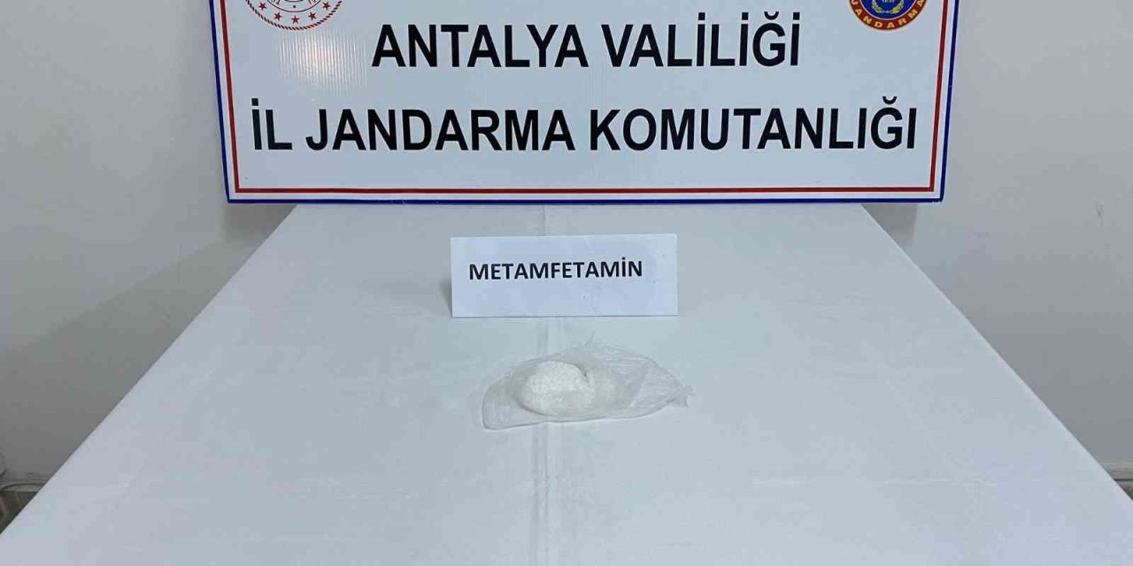 Yolcu Otobüsünde Çorap İçerisine Saklanmış 86 Gram Uyuşturucu Ele Geçirildi
