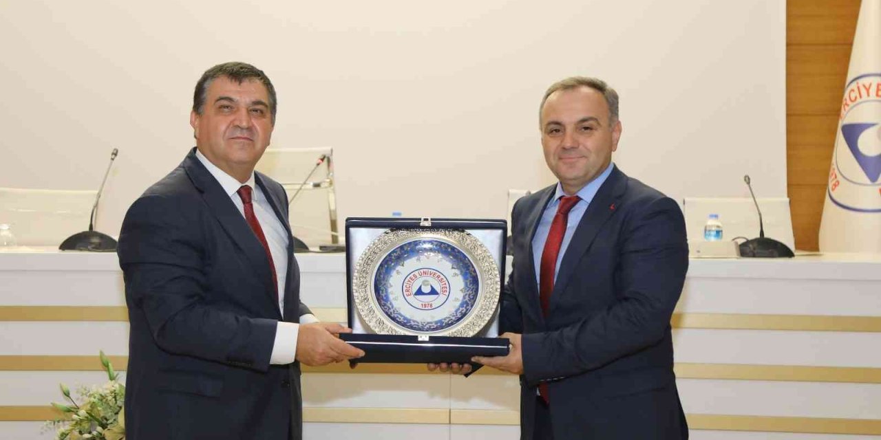 Bakan Yardımcısı Kaymakcı, Erü’de Akademisyenler Ve Öğrencilerle Buluştu