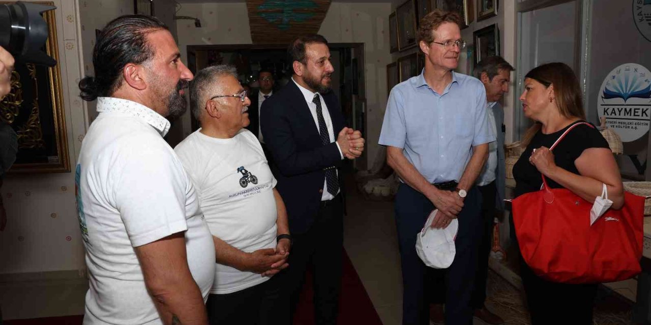 Avrupalı Misafirler Kaymek’in Sergisini Gezdi