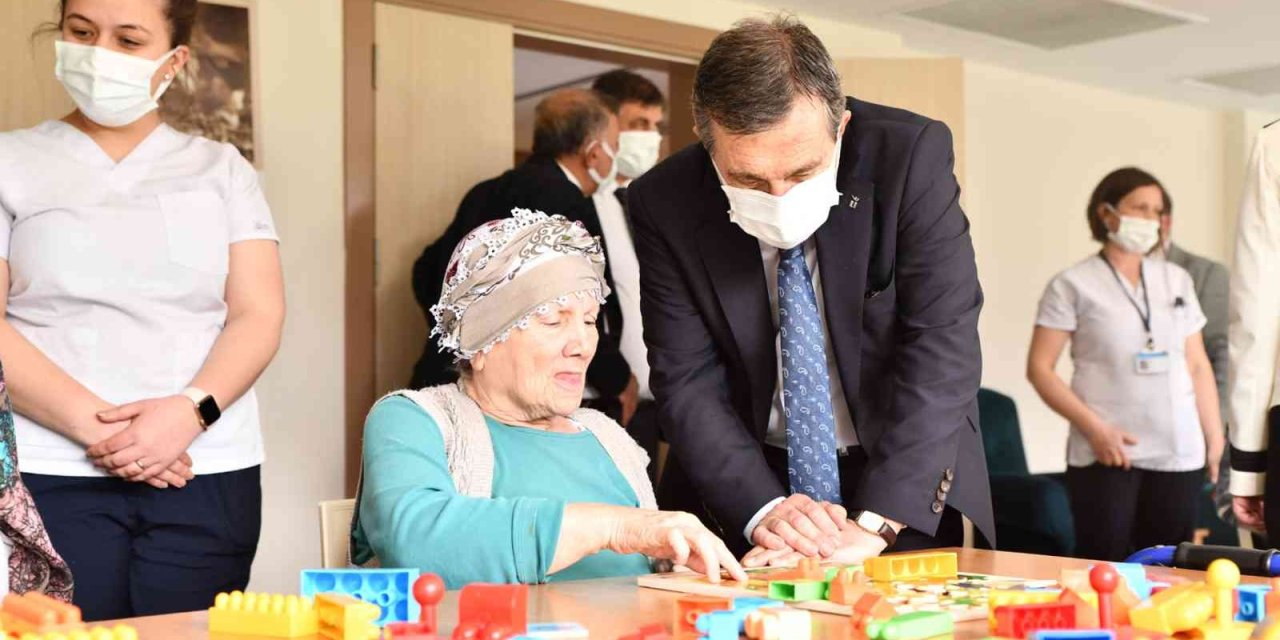 Tepebaşı Belediyesi Alzheımer Hastalarının Yanında