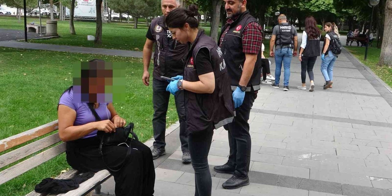 Narkotik Polisinden ’torbacı’ Denetimi