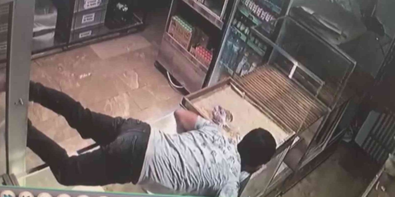 Güçlükle Ulaştığı Sadaka Kutusunu Böyle Çaldı