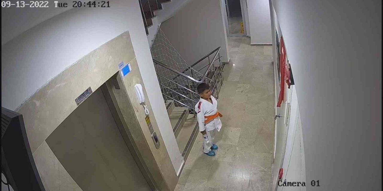 Bayrağa Selam Veren Judocu Ahmet: "bayrağımızı Bırakıp Geçemedim"