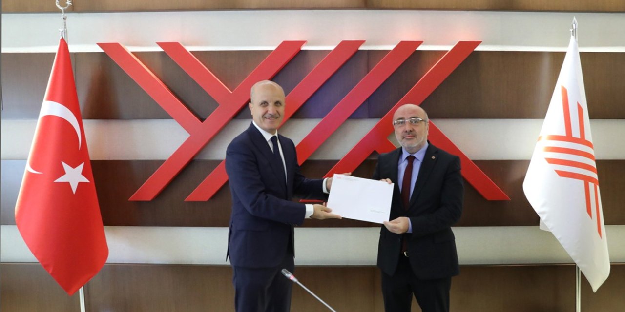 Rektör Prof. Dr. Kurtuluş Karamustafa, Rektörlük Mazbatasını Aldı