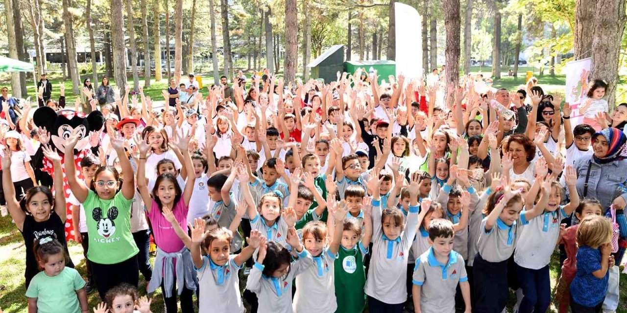 500 Çocuğun Katılımı İle Eğlenceli Ve Sağlıklı Etkinlikler Düzenlendi