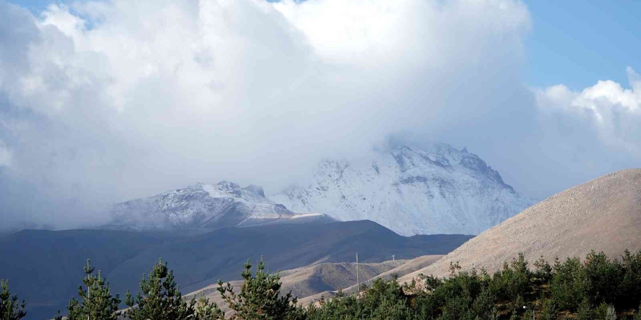 Erciyes’e Mevsimin İlk Karı Yağdı