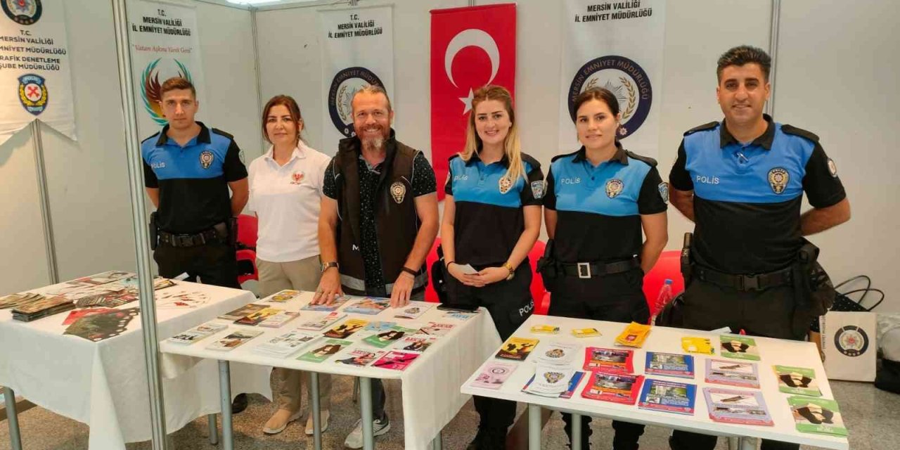 Mersin Polisi Kozmetik Fuarında Vatandaşı Bilgilendirdi