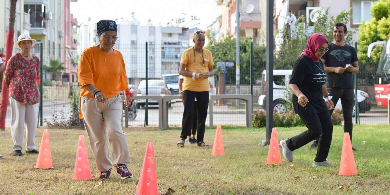 Alzheimer Günü’nde Oyun Oynadılar
