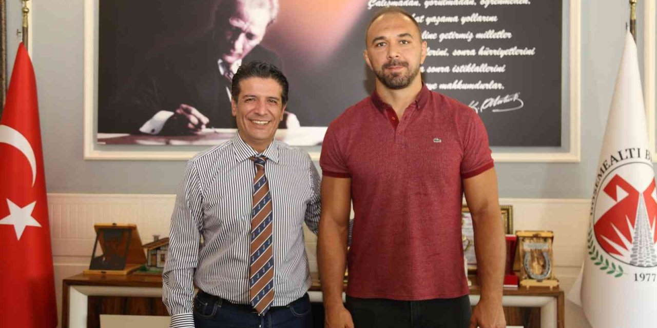 Başpehlivan Ali Gürbüz, Döşemealtı’na Transfer Oldu