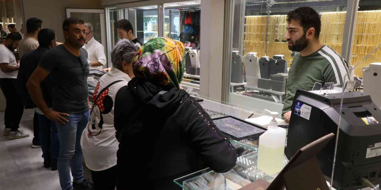 Düşüş Yaşayan Altın Fiyatları Yatırımcısını Harekete Geçirdi
