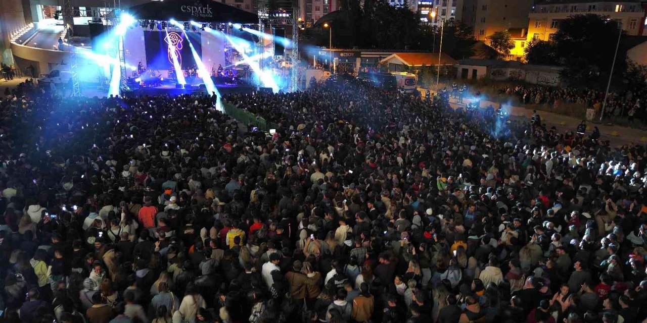 Melike Şahin Konseri Yoğun İlgi Gördü