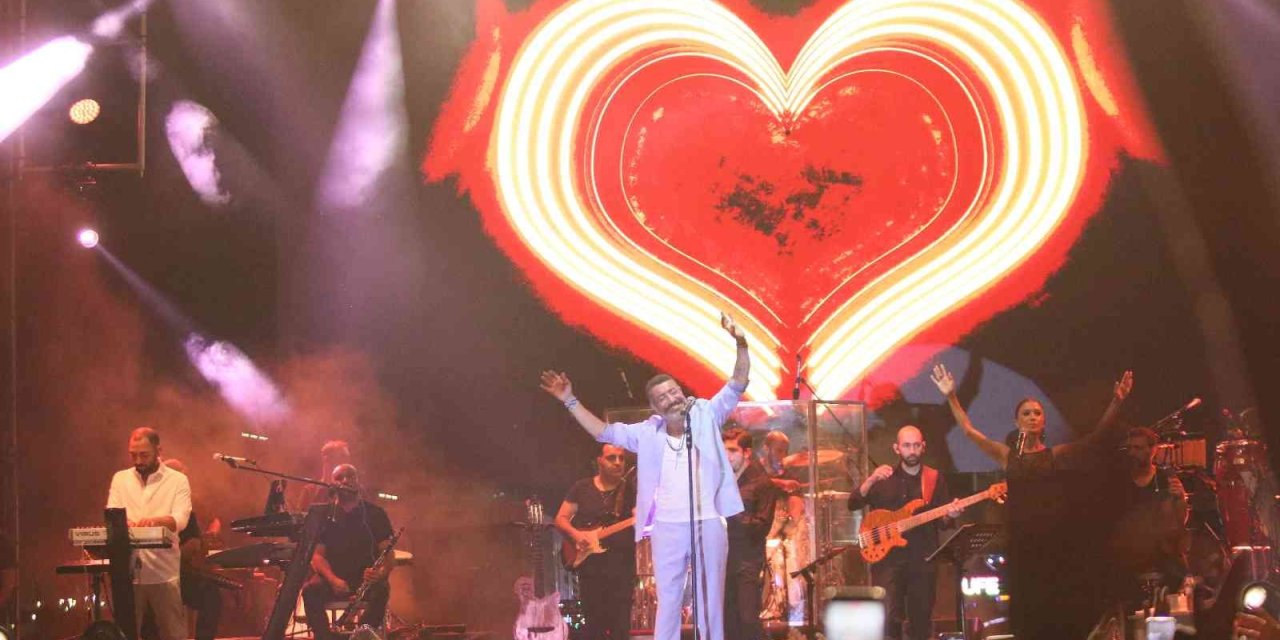 Balık Festivalinde Vatandaşlar Hakan Altun Konseriyle Coştu