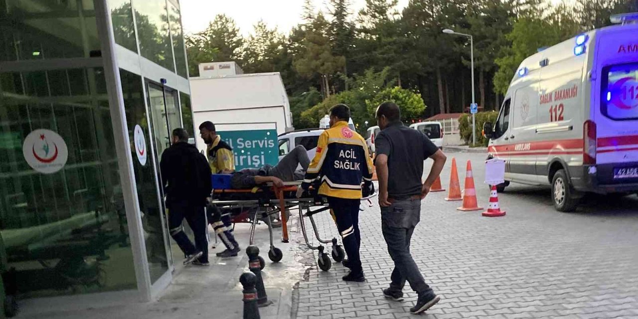 Otomobille Çarpışan Elektrikli Bisikletin Sürücüsü Yaralandı