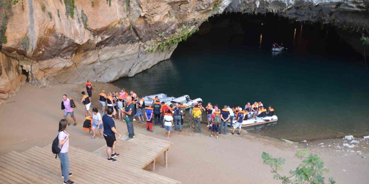 Türkiye’nin En Uzun Yeraltı Gölüne Ziyaretçi Akını
