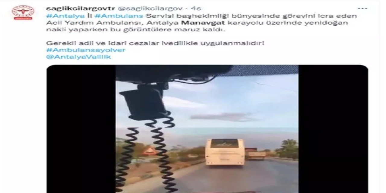Siren Çalıp Uyarı Yapan Ambulansa Israrla Yol Vermedi