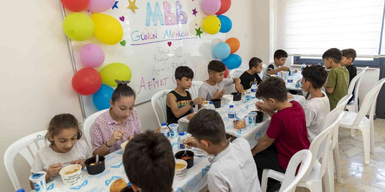 Mersin’de Kurs Merkezlerindeki Öğrencilere Yemek Hizmeti