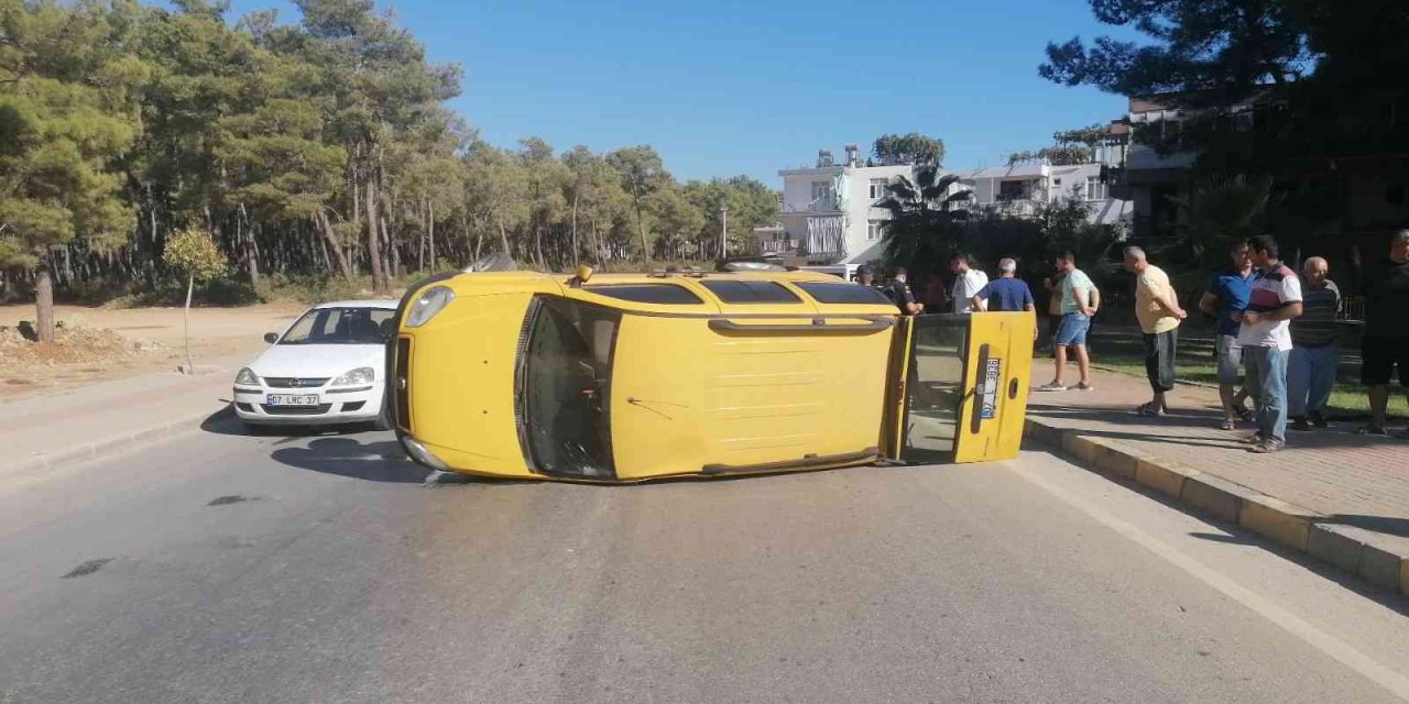 Hafif Ticari Araç Devrilerek Sürüklendi: 1 Yaralı