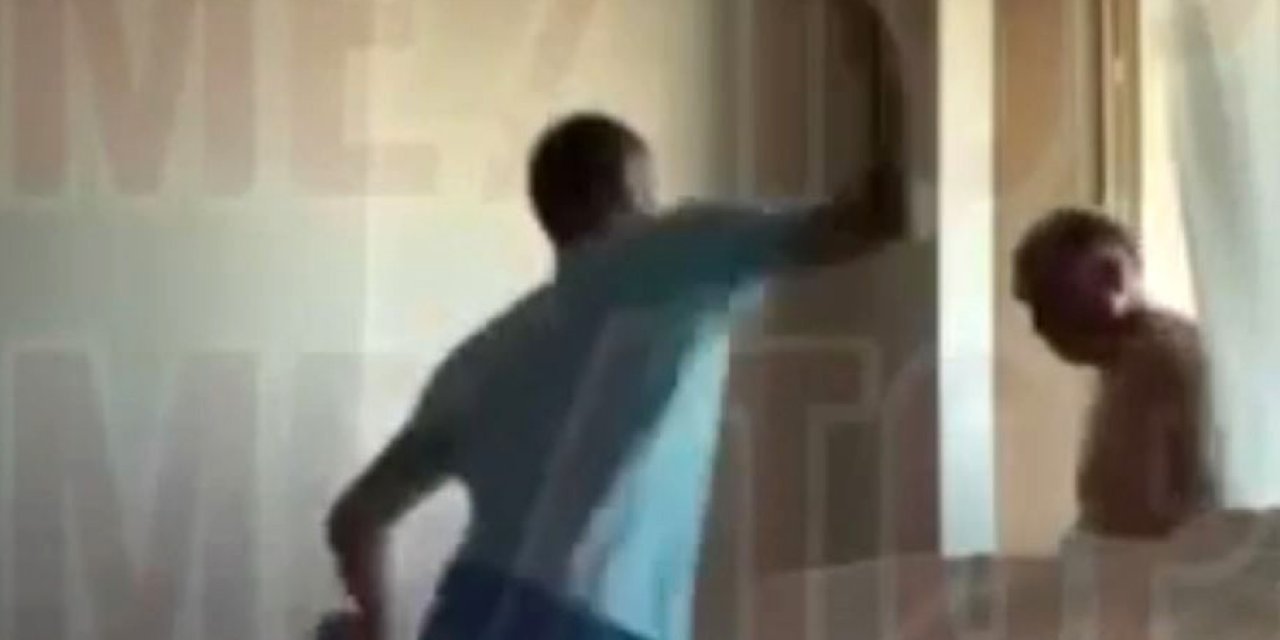 Rus Genç, Babasını Çekiçle Öldürdüğü O Anları Kayıt Altına Almış