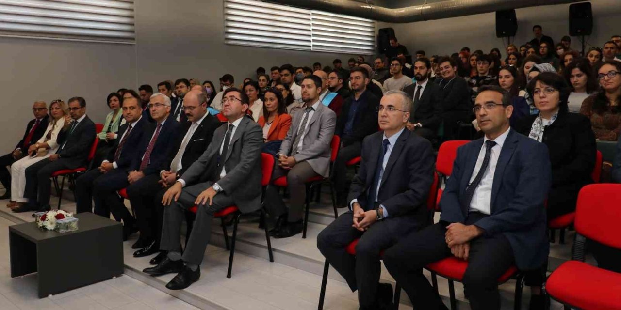 Esogü Hukuk Fakültesi 2022-2023 Öğretim Yılı Akademik Açılışı Törenle Yapıldı