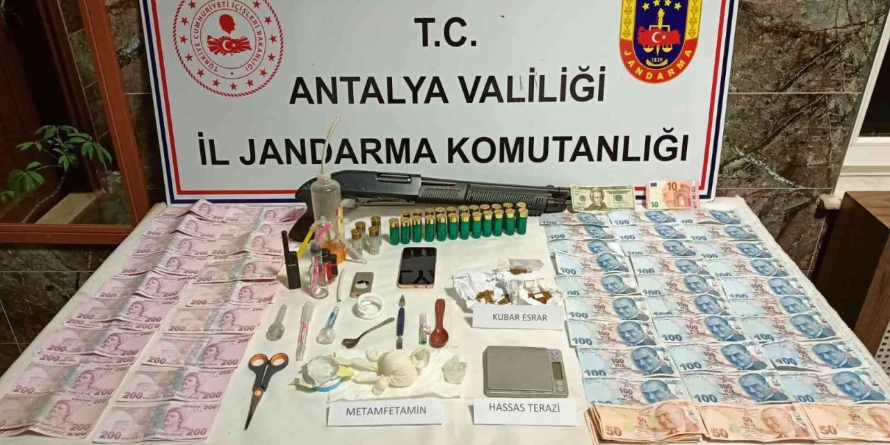 Motosikletle Uyuşturucu Madde Dağıtan Şüpheliler Yakalandı