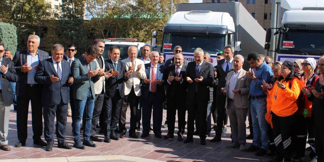 5 Bin 700 Yardım Malzemesi Pakistan’a Doğru Yola Çıktı