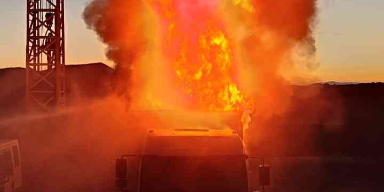 Antalya’da Sondaj Makinesi, Jeneratör Ve Kamyon Alev Topuna Döndü