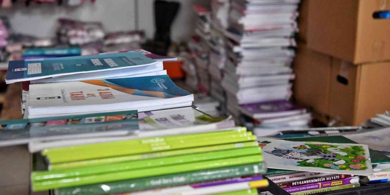 Geri Dönüşümden Öğrencilere Kitap