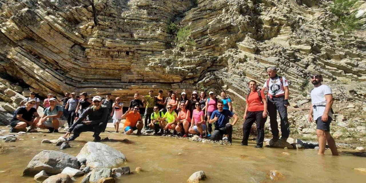 Doğa Tutkunları 8 Kilometrelik Kanyon Yürüyüşünde Doyasıya Eğlendi
