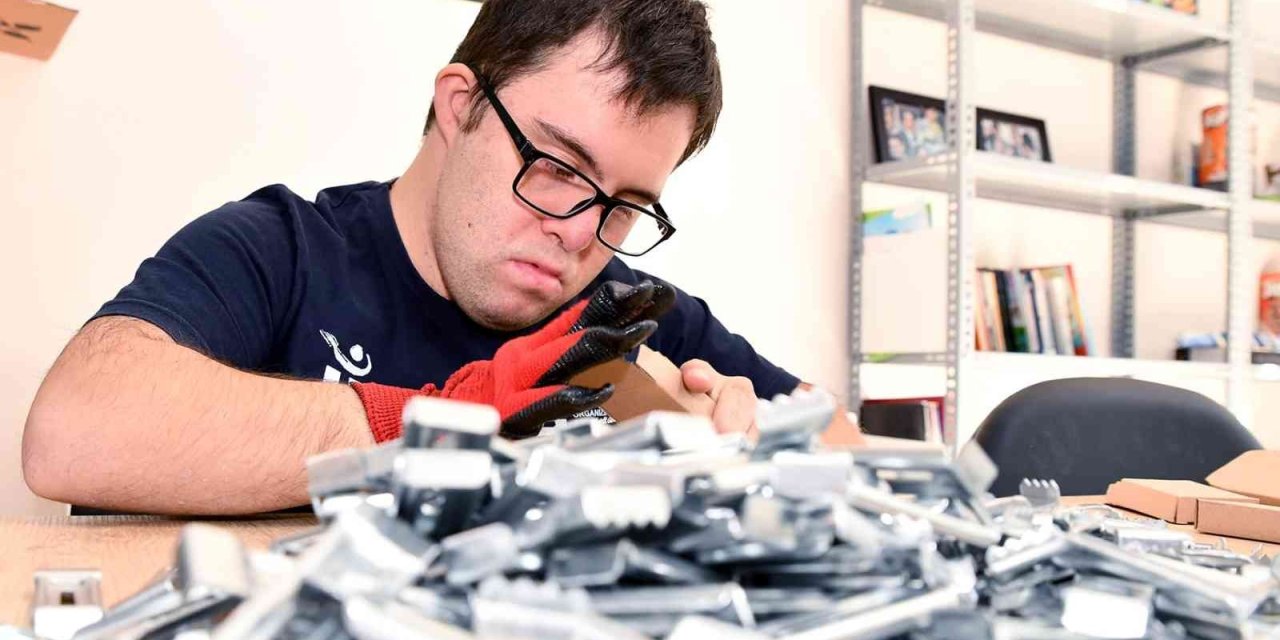 Özel Bireylerin Ellerinden 12 Buçuk Milyon Parça Çıktı