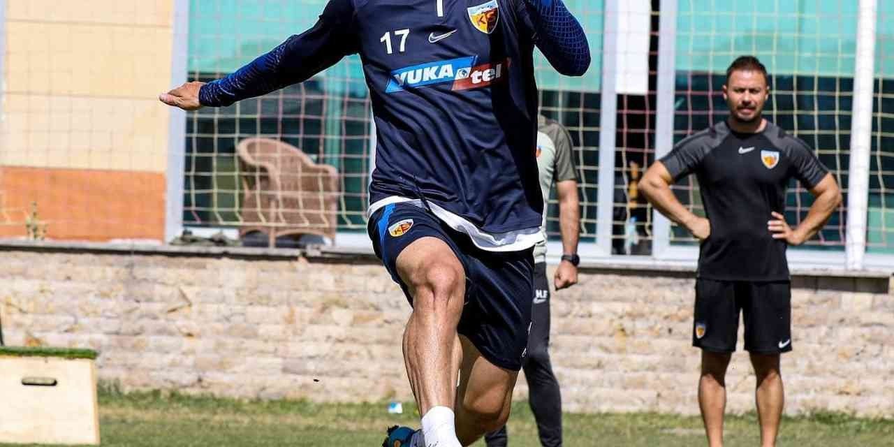 Kayserispor’da Emrah Takıma Katıldı