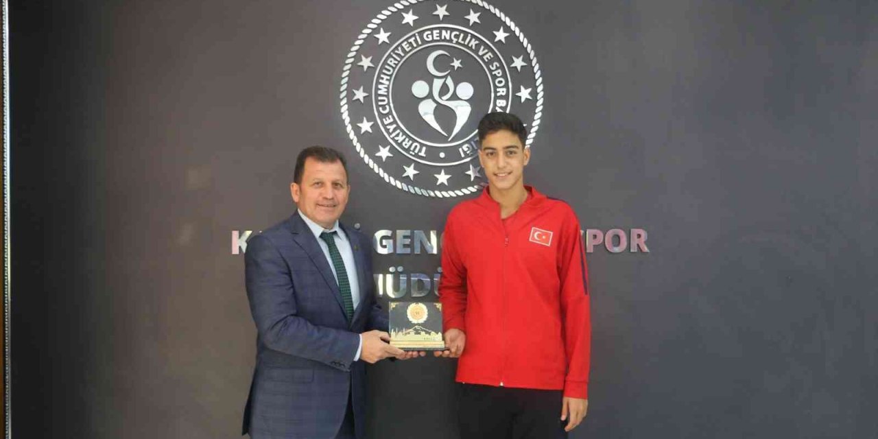 Ali İhsan Kabakcı Milli Sporcular İle Bir Arada