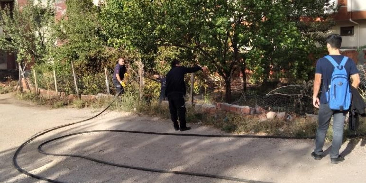 Terk Edilmiş Evin Bahçesinde Yangın Çıktı