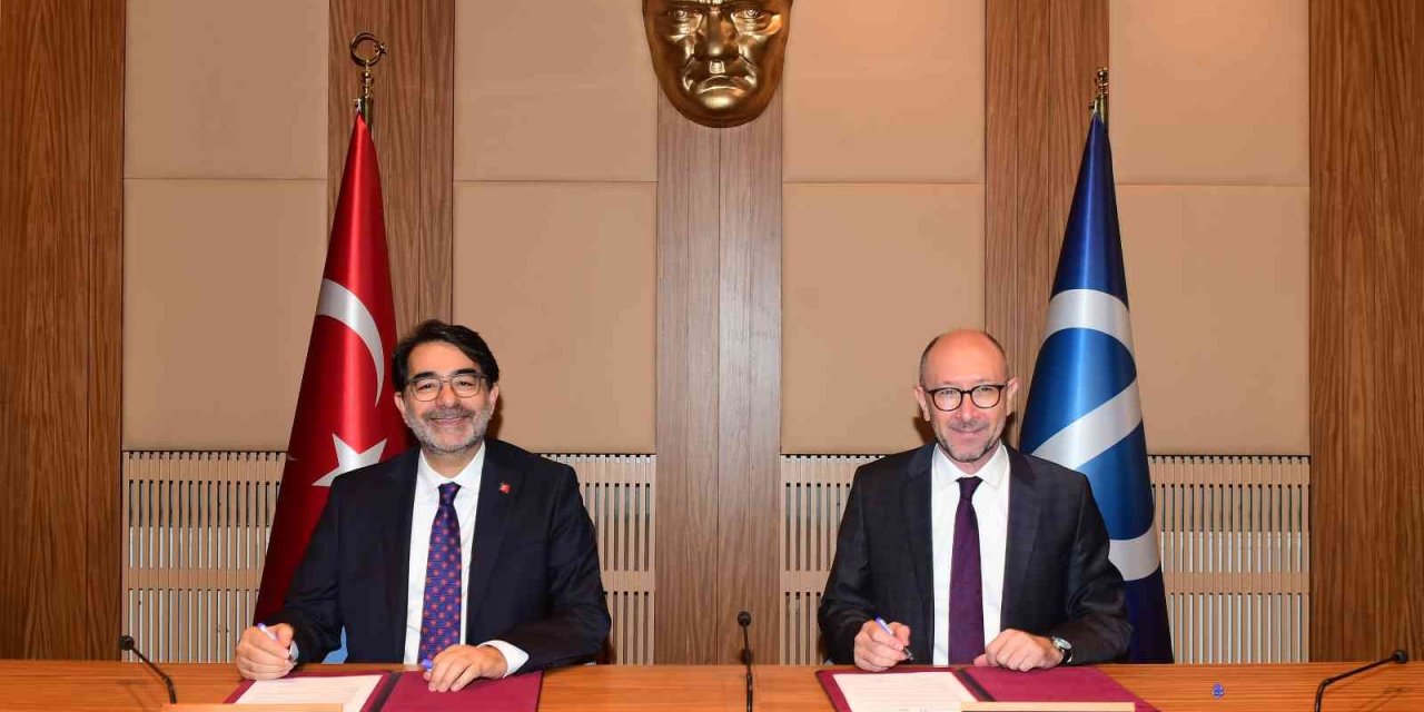 Anadolu Üniversitesi 3,8 Milyon Kamu Personelinin Eğitimine Katkı Sağlayacak