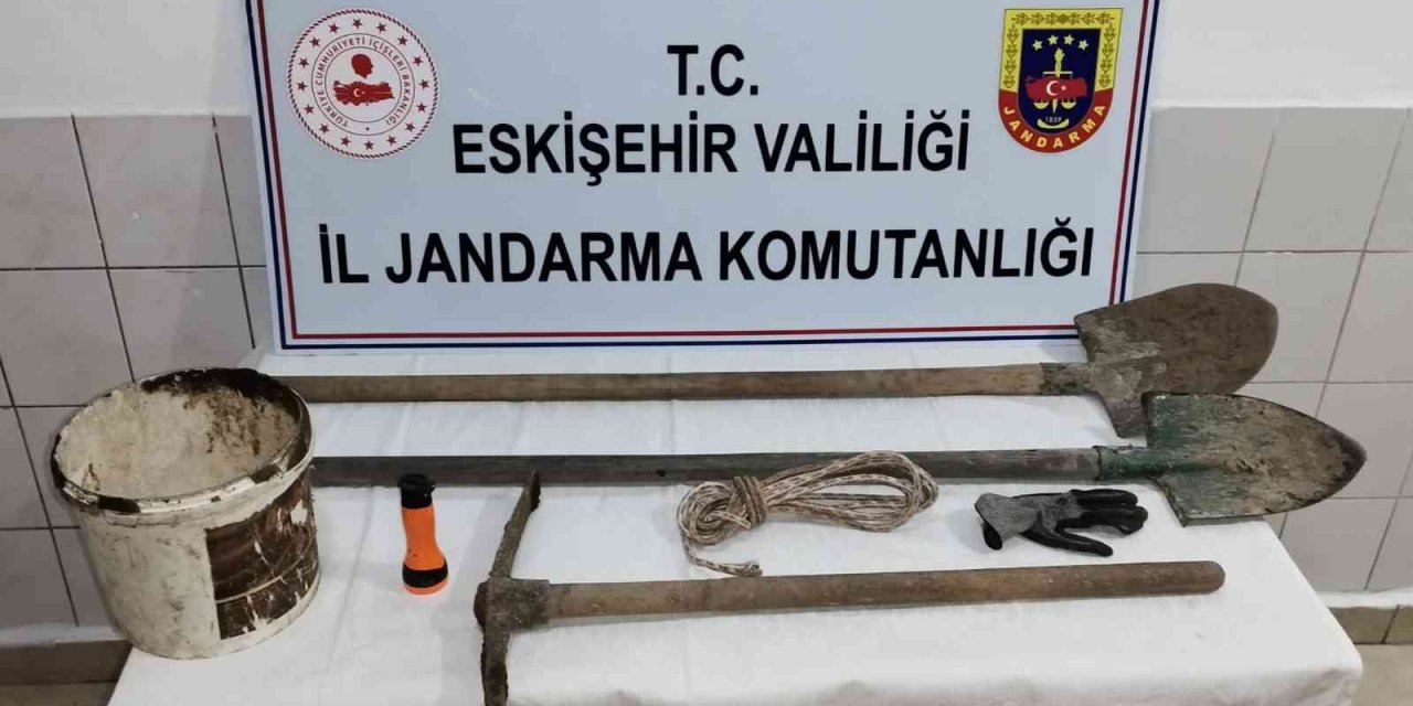 Kaçak Kazı Yapan 3 Kişi Suçüstü Yakalandı