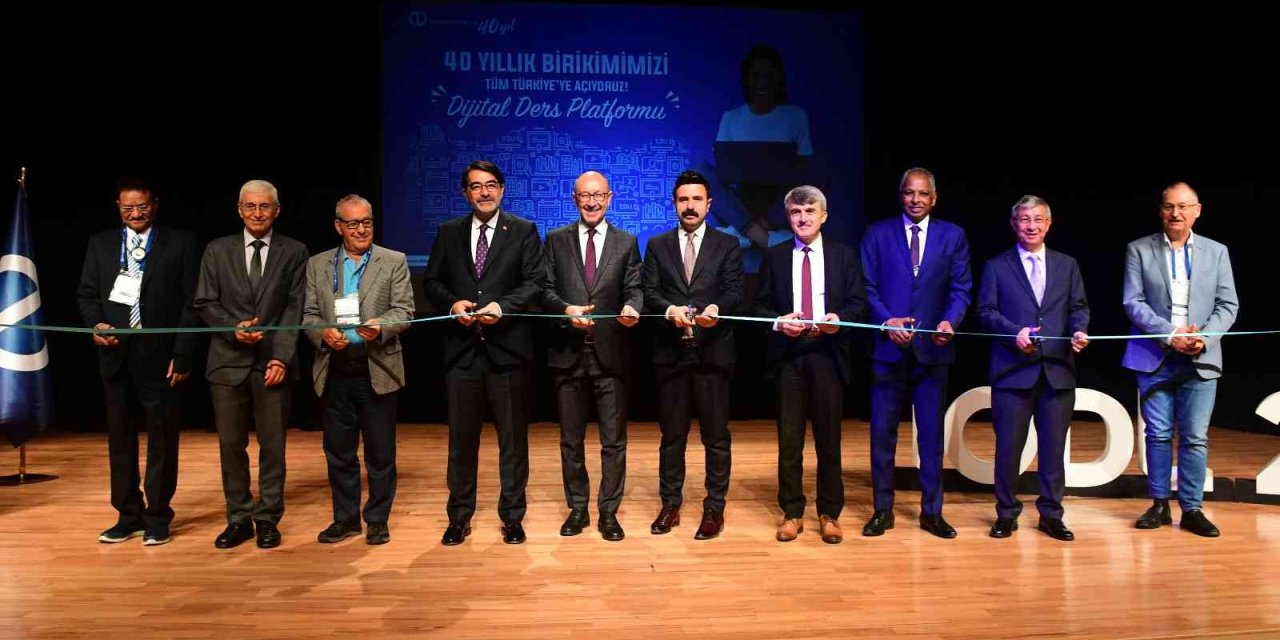 Anadolu Üniversitesi Dijital Ders Platformu Açıldı