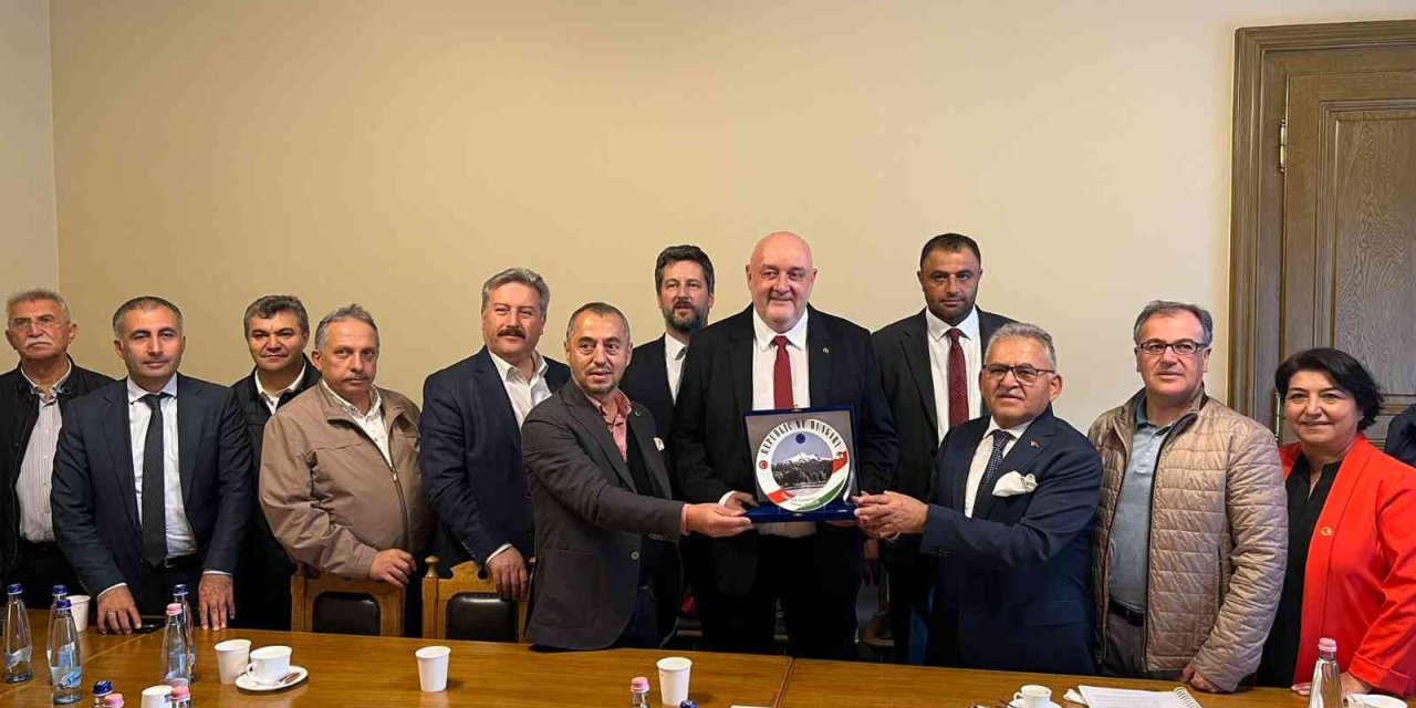 Başkan Büyükkılıç, Macaristan Parlamento Binası’nı Gezdi